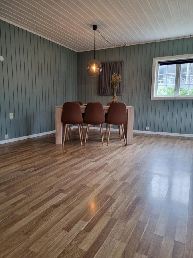 Stor Leilighet Med 4 Senger Sentralt I Forde Exterior photo